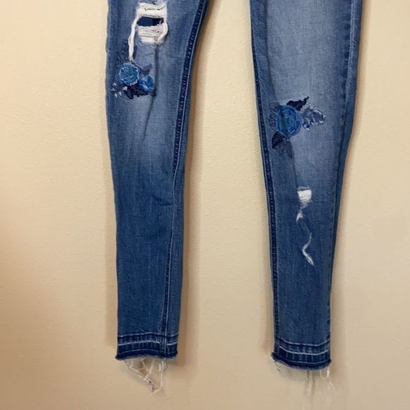 Wrangler Floral Print Embroidered Skinny Jeans - Picture 3 of 8